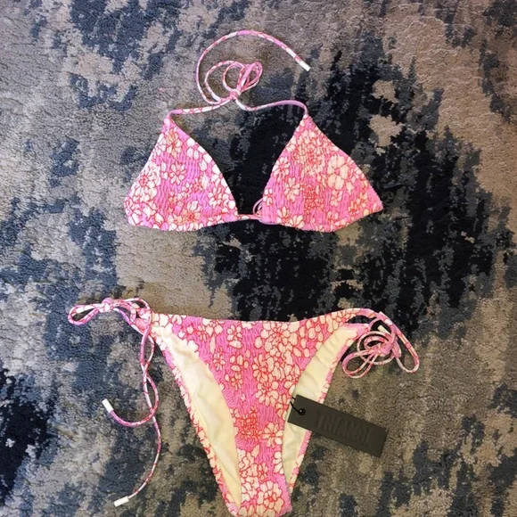 String top and bottom swimsuit set with bag. - Picture 2 of 6